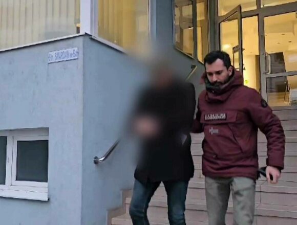 Cetăţeanul polonez prins cu cuţit la protestul din Piaţa Universităţii
