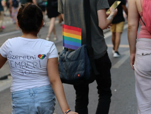 Interzicerea paradei gay din Budapesta: protejarea minorilor sau discriminare?