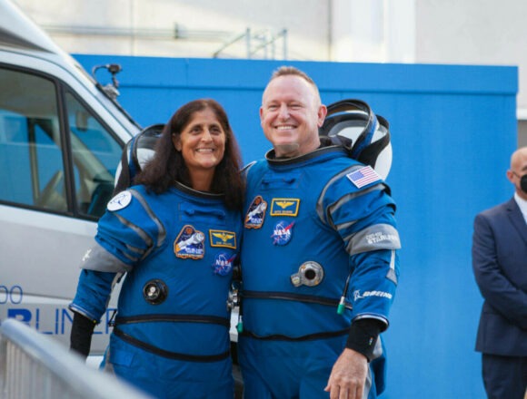 Astronauții blocați pe ISS își încep călătoria de întoarcere spre Terra