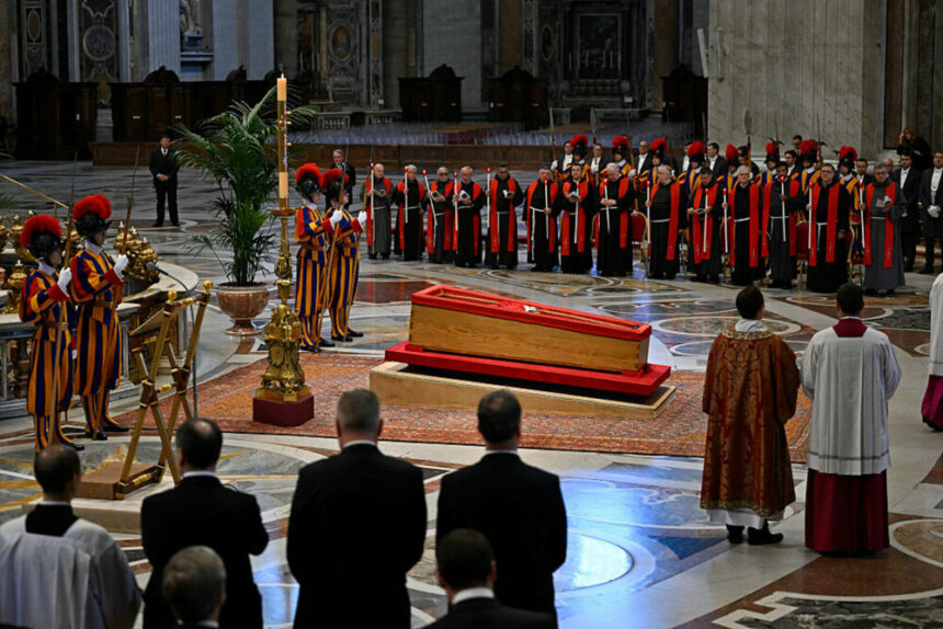 img Ritualul îmbălsămării Papei Francisc la Vatican