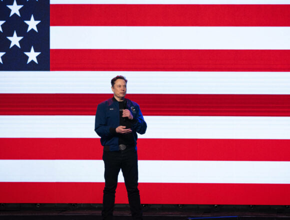 Elon Musk face un pas înapoi din administrația Trump, pe fondul celei mai mari crize financiare din istoria Tesla
