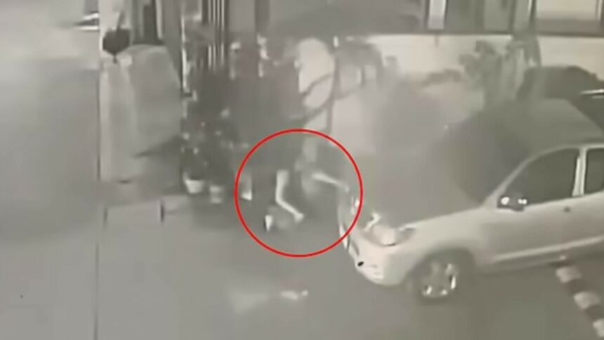 img Tânără a născut pe stradă în timpul unui festival și și-a abandonat copilul