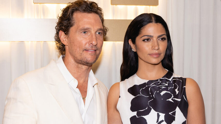 img Matthew McConaughey, apariție rară pe covorul roșu alături de familie
