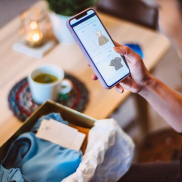 img Impactul tarifelor impuse de Trump asupra costurilor pentru pantofi și haine importate din Asia