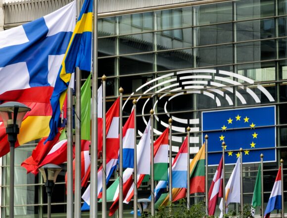 Uniunea Europeană răspunde tarifelor vamale ale lui Trump cu un set de măsuri