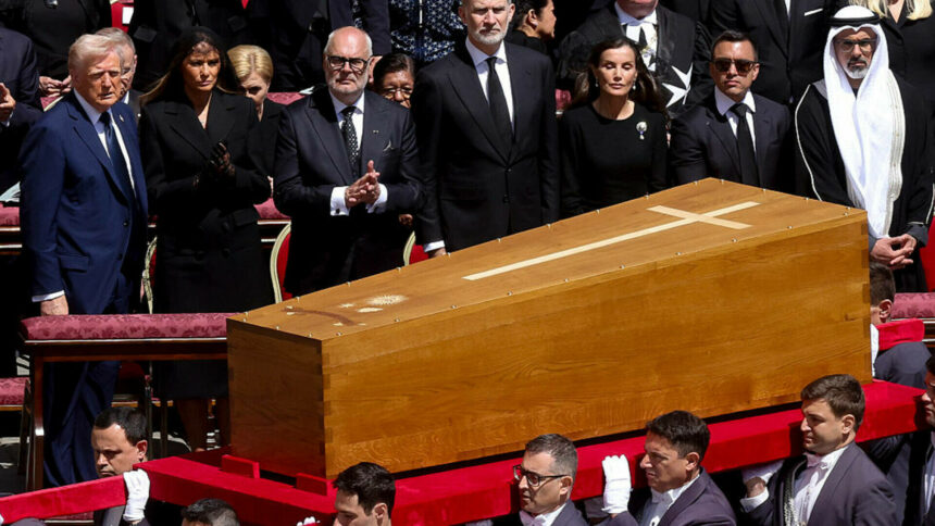 img Omagiu adus Papei Francisc la Vatican