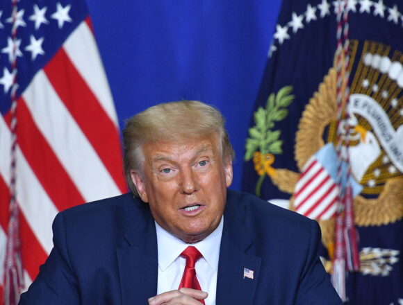 Impactul taxelor vamale anunțate de SUA asupra bursei: Trump compară situația cu un tratament necesar pentru vindecare