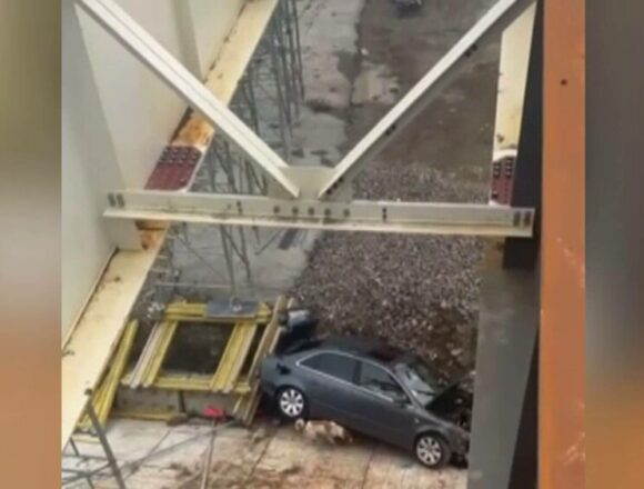 Șofer căzut de pe un pod în construcție pe A7