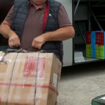 img Românii din diaspora trimit pachete uriașe acasă