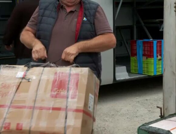 Românii din diaspora trimit pachete uriașe acasă