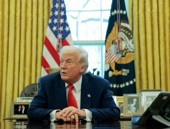 Donald Trump aruncă omenirea în haos: o analiză a deciziei de suspendare a taxelor vamale