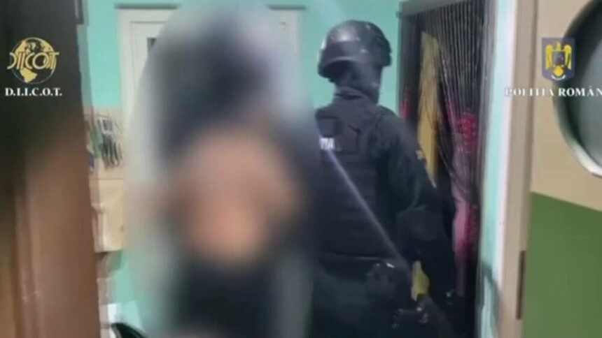 img Fată de 15 ani obligată de mama ei să se prostitueze în centrul Capitalei