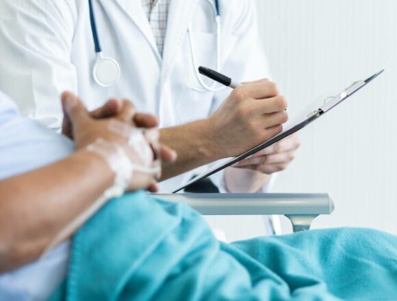 Spitalele publice vor fi obligate să evalueze performanța personalului medical