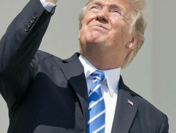 Donald Trump solicita Congresului sa faca ora de vara permanenta