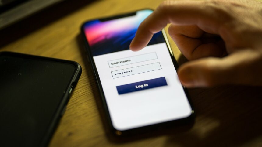 Cum să îți protejezi conturile online: recomandările DNSC pentru parole complexe și securizate