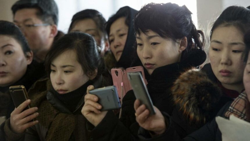 img Cum arată un smartphone în Coreea de Nord, cunoscută pentru cenzură
