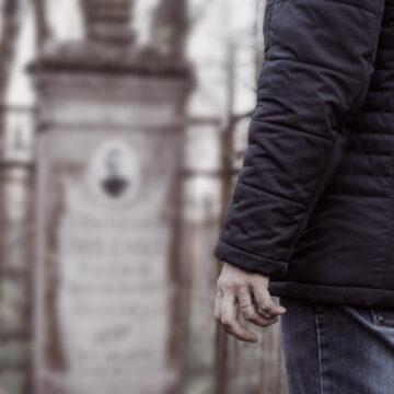 img Scandal la cimitirul din Trapani: Groparul acuzat de exhuma cadavre pentru a revinde locurile de înmormântare