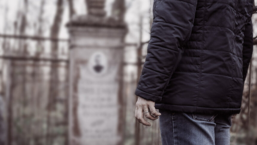 Scandal la cimitirul din Trapani: Groparul acuzat de exhuma cadavre pentru a revinde locurile de înmormântare