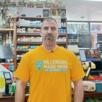 img Un om al străzii a câștigat 1 milion de dolari la loterie. Cum a reacționat când a văzut suma