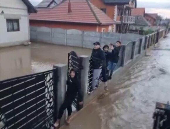 Furtuna devastatoare în Sudul României – Zeci de gospodării afectate de grindină și inundații