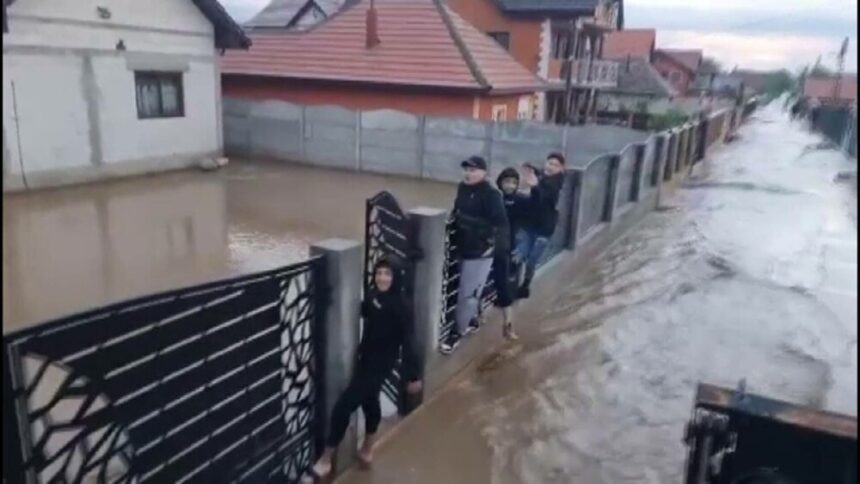 img Furtuna devastatoare în Sudul României – Zeci de gospodării afectate de grindină și inundații